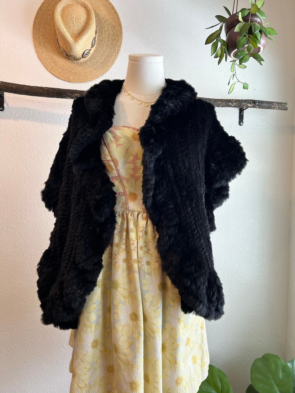 Giorgio Italia Black 100% Rabbit Fur Hook Closure Shawl Wrap Poncho One Size